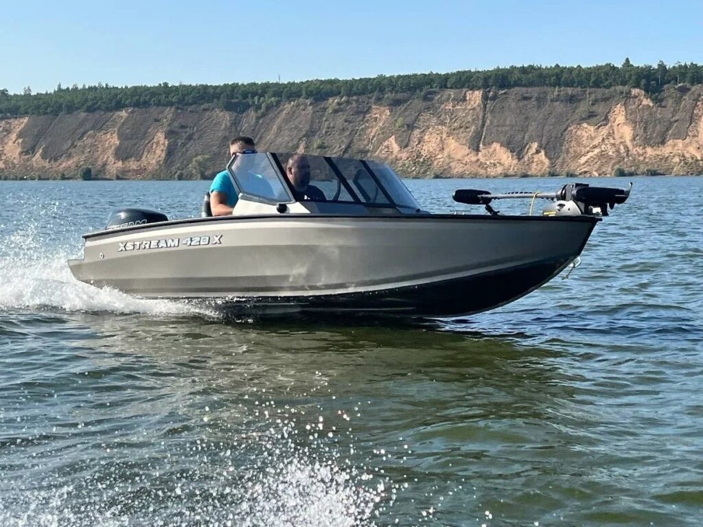 alyuminievaya-lodka-xstream-420-x-001